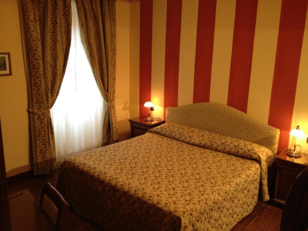 La Dependance Hotel Menaggio Room photo