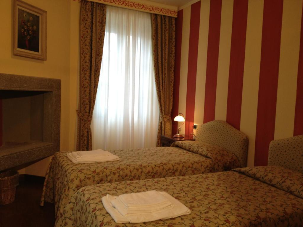 La Dependance Hotel Menaggio Room photo